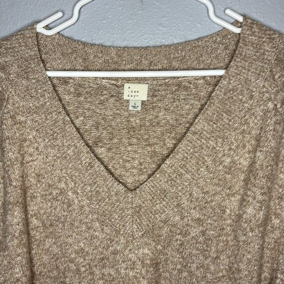 A New Day Tan Brown Vneck Oversized Knit Sweater Size Large - Picture 2 of 9